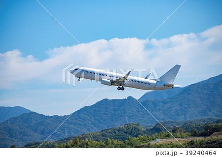 離陸する旅客機 39240464