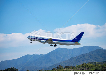 離陸する旅客機 39240465