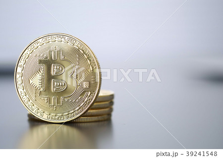 Golden Bitcoin facing the camera in sharp focus Golden Bitcoin facing the camera in sharp focus 39241548