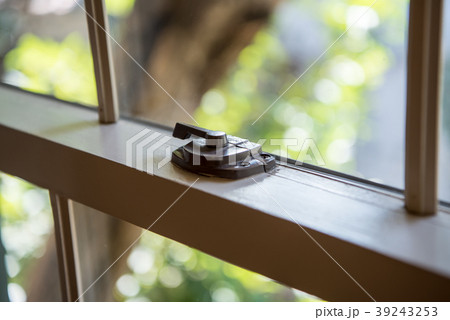 上げ下げ窓のロック（スライド窓の鍵） 39243253