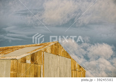 Abandoned outback farming shed in Queensland 39245581