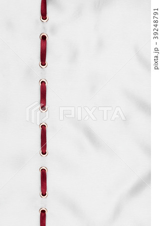 Red ribbon are inserted in a white wavy satin.  39248791
