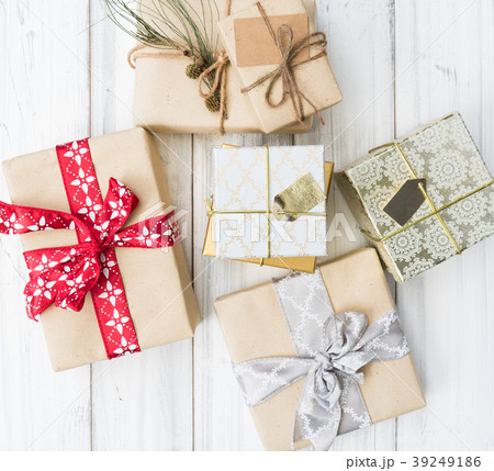 Christmas ornament brown and colorful gift boxes o Christmas ornament brown and colorful gift boxes o 39249186