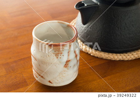 白湯　飲み物　お湯　湯冷まし 39249322