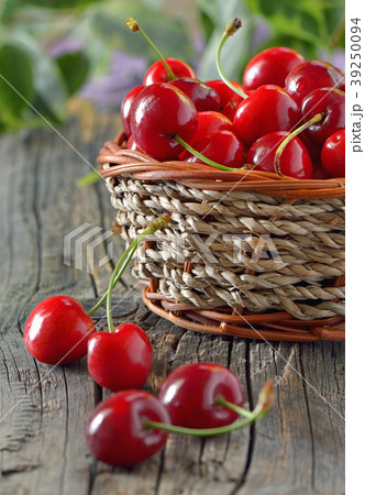 ripe sweet cherries in a basket 39250094