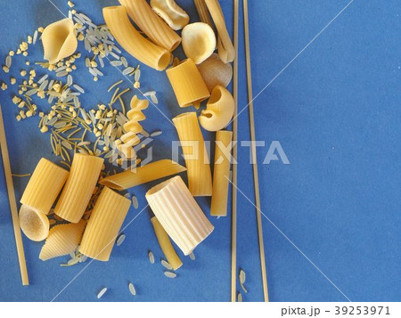 Traditional Italian pasta with copy space 39253971