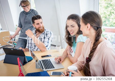 Proficient co-workers using wireless technology 39255268