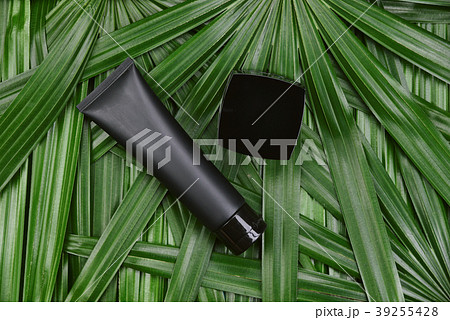 Cosmetic bottle containers with green herbal leave Cosmetic bottle containers with green herbal leave 39255428