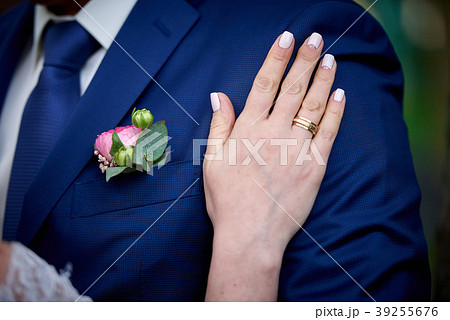 Bride's hand on groom's shoulder Bride's hand on groom's shoulder 39255676
