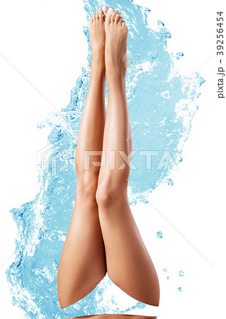 Sensual woman's legs in clean water splashes. 39256454