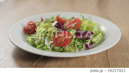cherry tomatoes on salad leaves cherry tomatoes on salad leaves 39257821