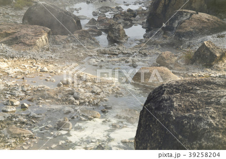 Streams of hot water flow through rocks. 39258204