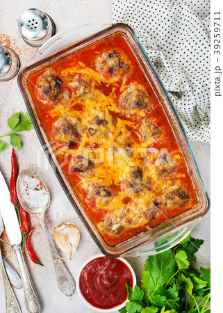baked meatballs with sauce 39259711
