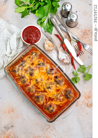 baked meatballs with sauce 39259712