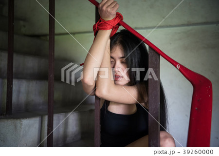 Beautiful stressed hostage tie by rope 39260000