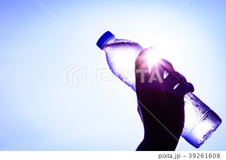 Woman's hand holding plastic water bottle Woman's hand holding plastic water bottle 39261608