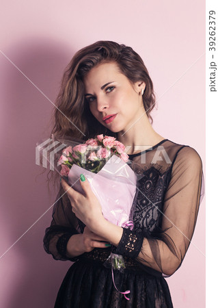 woman with a bouquet 39262379