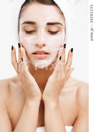 Beauty Skin Care Concept - Beautiful Caucasian 39265235