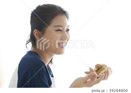 パン サンドイッチ 女性 39268800