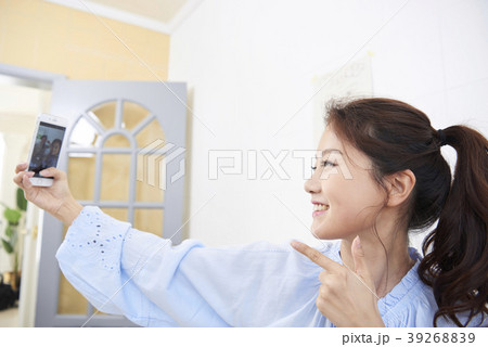 1 １ 若い女性 39268839