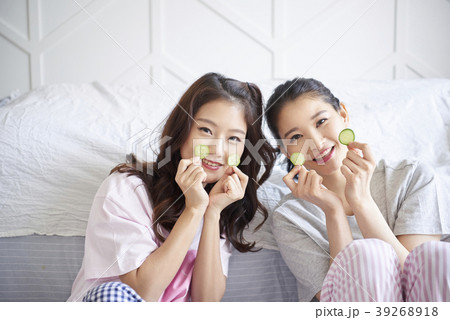 2 笑顔 微笑 39268918