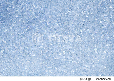 The raw polymer  material  39269526