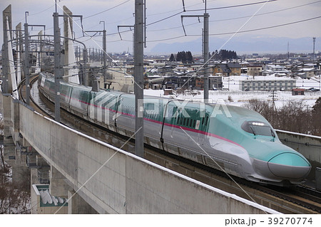 雪国を行く、東北新幹線E5系(単独) 雪国を行く、東北新幹線E5系(単独) 39270774