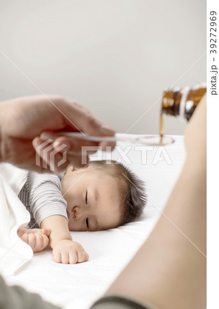 韓国人 赤ちゃん 昼寝 39272969