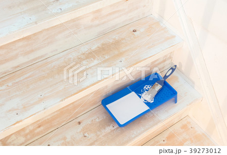Painting an vintage stairs 39273012