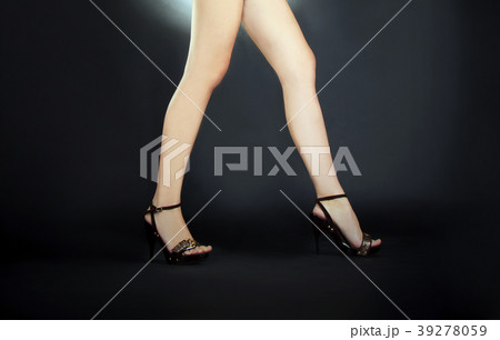 Long female legs in black shoes in the dark 39278059