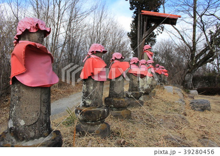秩父札所二十三番松風山音楽寺の十三権者の石像 秩父札所二十三番松風山音楽寺の十三権者の石像 39280456