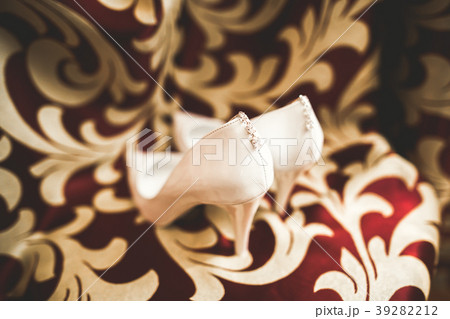 White stylish wedding shoes for bride. Close-up 39282212
