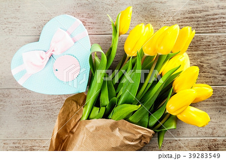 Yellow tulips on wooden background 39283549