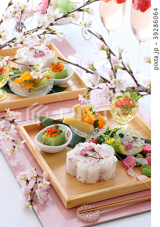 桜ごはんのお花見プレート 39286064