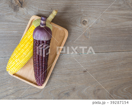 The corn stalks boiled and delicious on the wooden 39287154