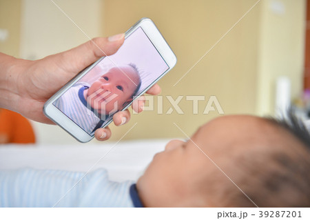 Newborn Concept. Mother and child on a white bed. Mom and baby b 39287201