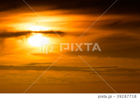 Beautiful sunset scenery Beautiful sunset scenery 39287718