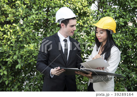 engineer team consulting planning for engineering. engineer team consulting planning for engineering. 39289164