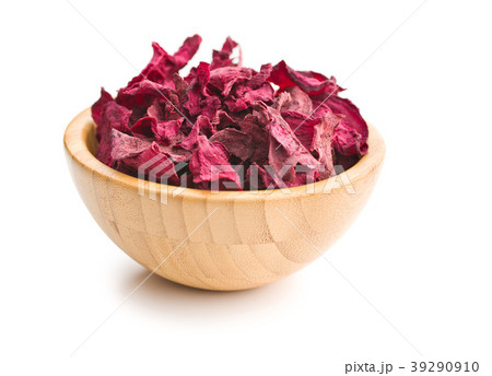 Dried beetroot chips. 39290910