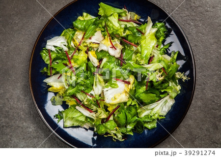 Fresh green salad 39291274