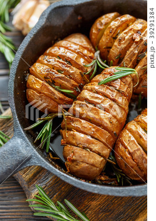 Potatoes in their skins baked with rosemary. Potatoes in their skins baked with rosemary. 39291384