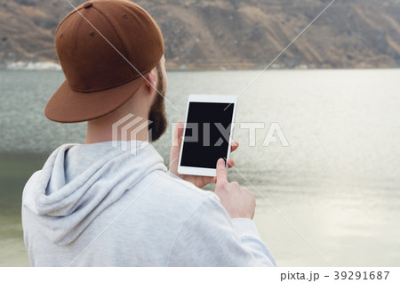 Close-up of a hipster in a brown cap in the open 39291687
