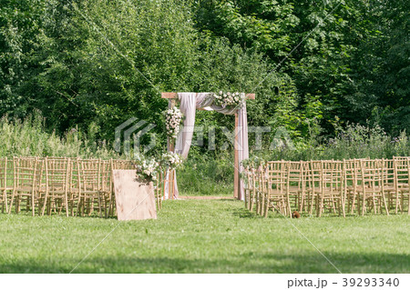 Beautiful setting for outdoors wedding ceremony 39293340