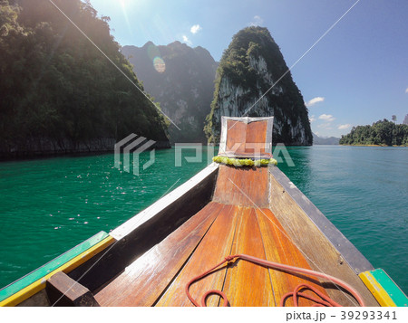 Tropical Thai jungle lake Cheo lan wood boat, wild 39293341