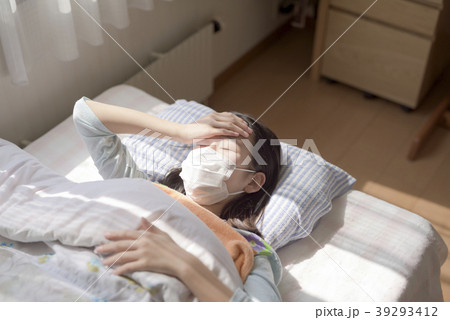 風邪イメージ(寝る) 風邪イメージ(寝る) 39293412