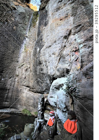 秩父札所31番・鷲窟山観音院の聖浄の滝 秩父札所31番・鷲窟山観音院の聖浄の滝 39295512