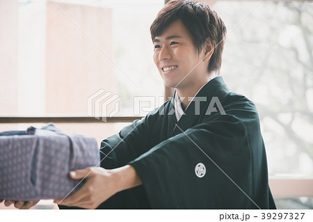 Montsuki-hakama 39297327