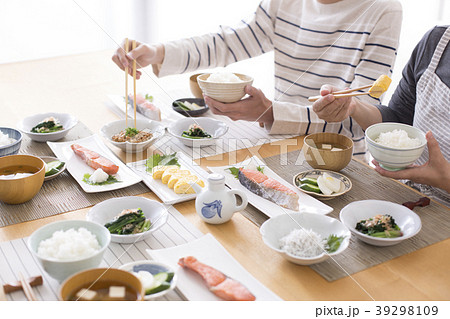 和食の朝食 39298109