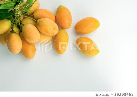 Fresh marian plum or Plango thai fruit isolated  39298465