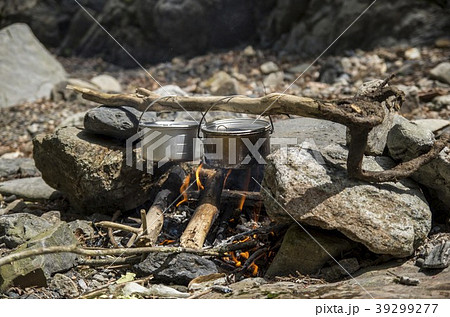 焚き火で炊飯 焚き火で炊飯 39299277